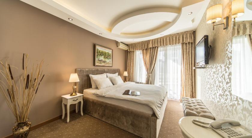 Garni Hotel President de Luxe — Hotel in Kragujevac