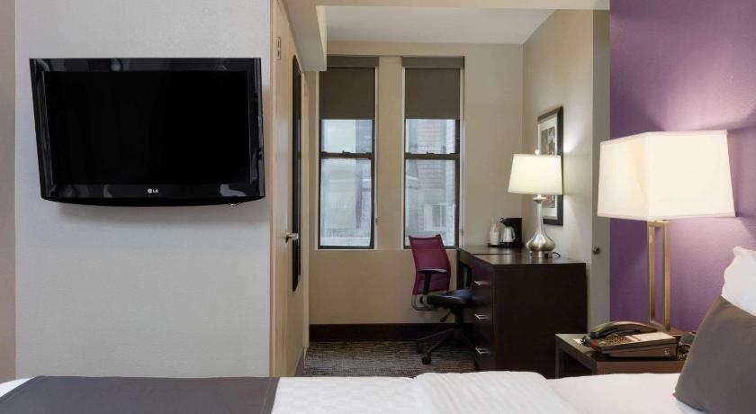 La Quinta Inn & Suites by Wyndham New York City Central Park photo
