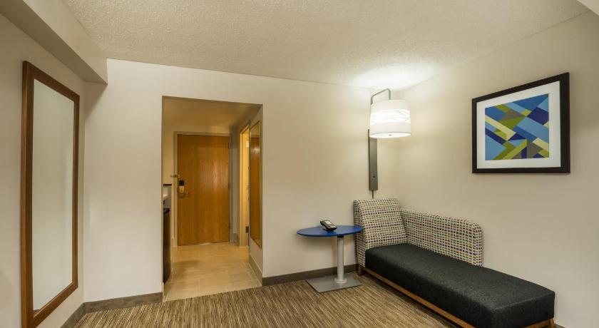 Holiday Inn Express Hotel & Suites Louisville East