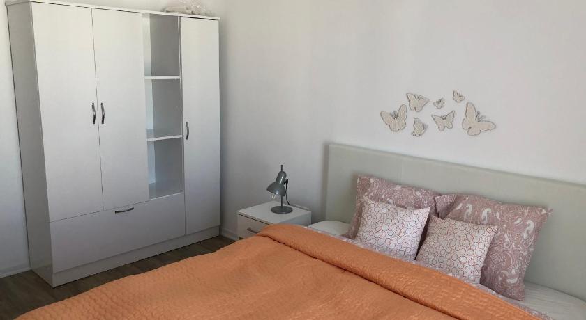 Dora High Life - North — Hotel in Stefanestii De Jos