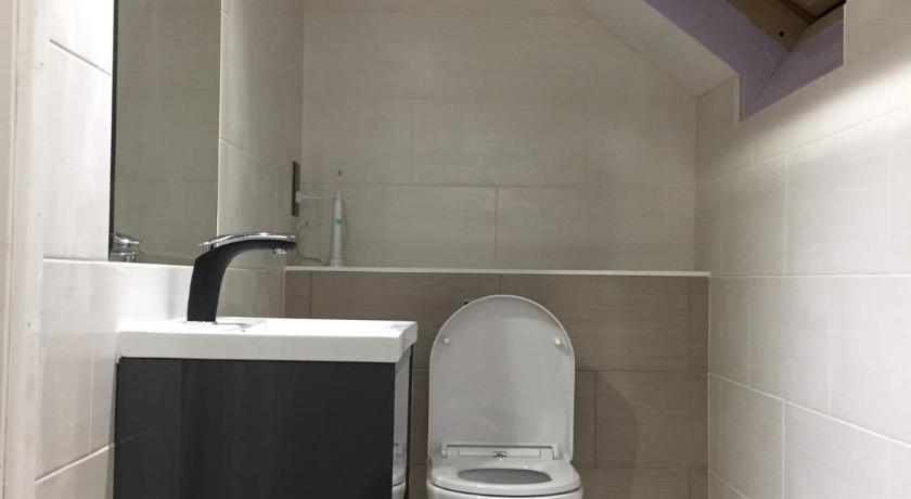 Spacious double bedrooms sharing new bathroom, en-suite option available, Kings Lynn photo