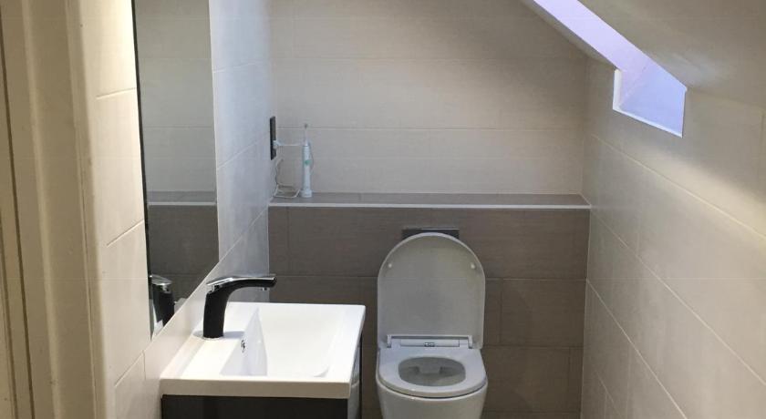 Spacious double bedrooms sharing new bathroom, en-suite option available, Kings Lynn photo