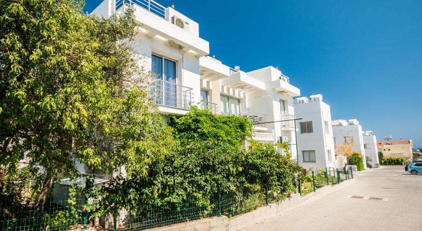 Amazing Two-Bedroom Apartment in Residence Lukomorye D1 with Private Garden photo