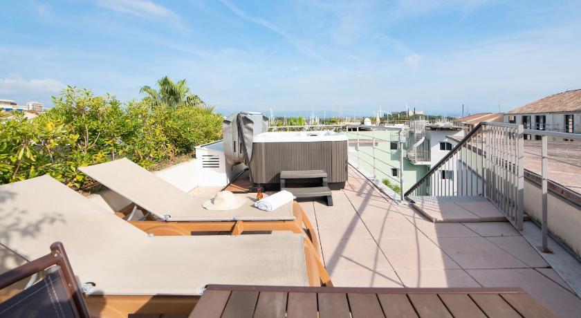 Image of One-Bedroom Apartment with Spa Bath, Air Conditioning and Terrace (4 People) - View Port 1