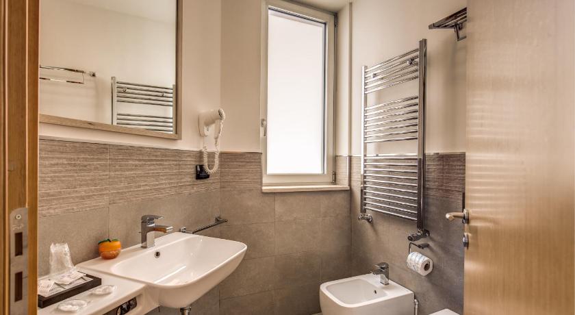 Image of Triple Room 2