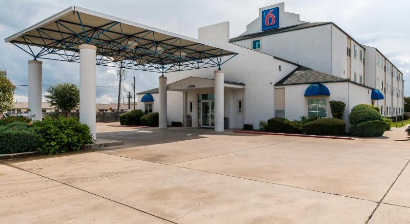 Motel 6-San Antonio, TX - South