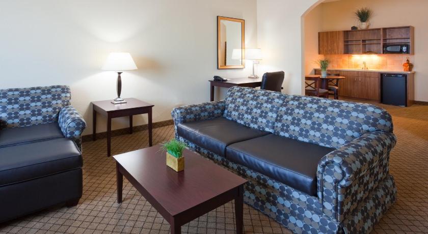 Holiday Inn Express Hotel & Suites Mankato East