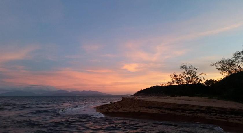 Shambhala Retreat Magnetic Island Cottages photo