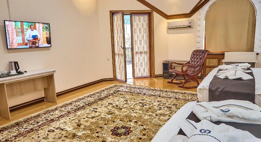Image of Deluxe Double or Twin Room with Balcony 3