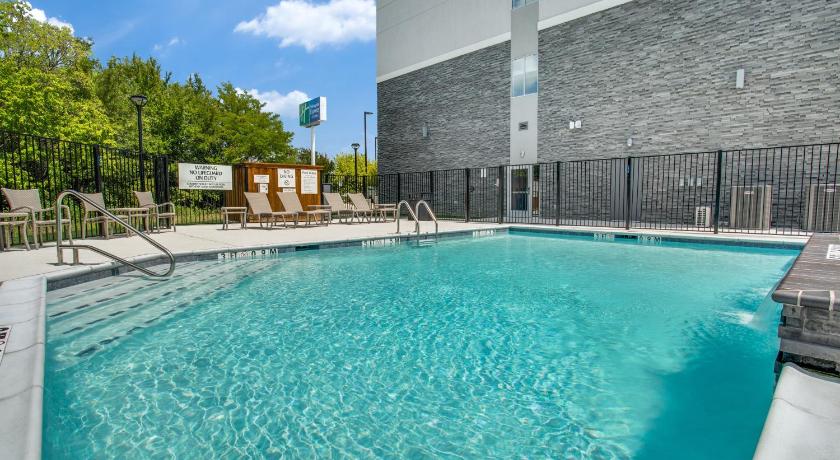 Holiday Inn Express And Suites Denton South photo