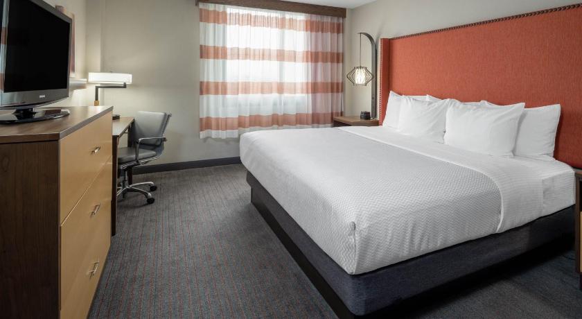 La Quinta Inn & Suites by Wyndham LAX