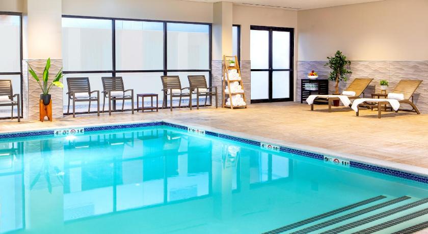 Crowne Plaza Boston - Woburn photo