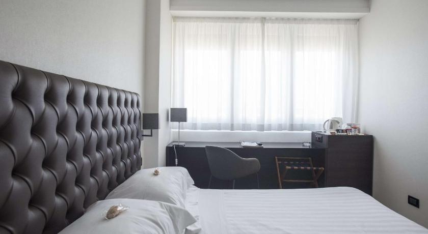 a bedroom with a bed and a window, Hotel Plaza in Pescara