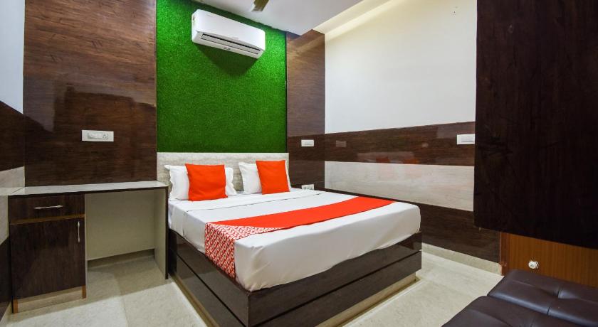 OYO 70744 Hotel Atharv