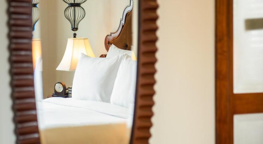 Image of Club Junior Suite 17