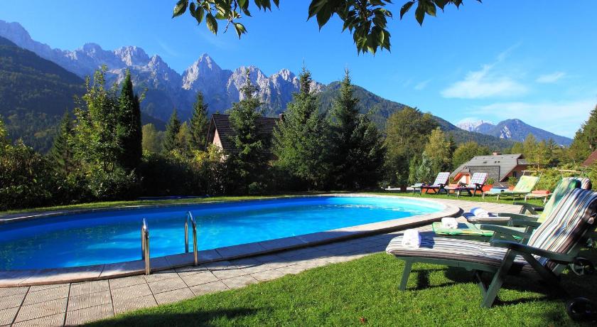 Vila Edelweiss Rooms&amp;App Kranjska Gora — Hotel in Gozd Martuljek