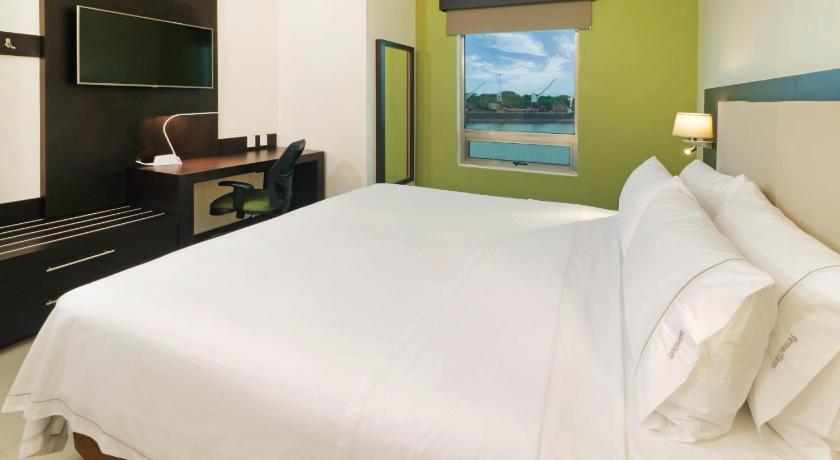 Holiday Inn Express Tuxpan