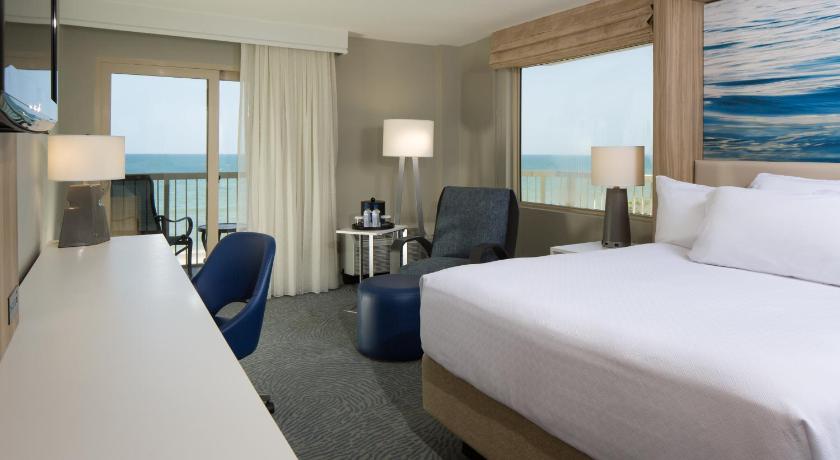 Crowne Plaza Melbourne-Oceanfront