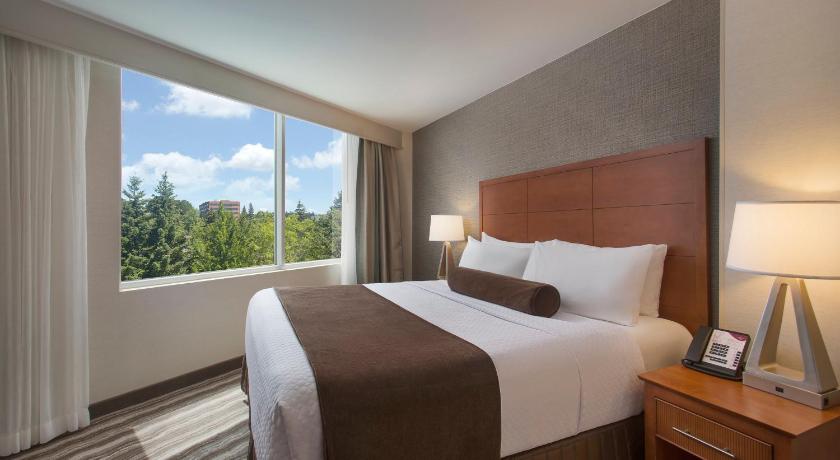 Crowne Plaza Portland - Lake Oswego