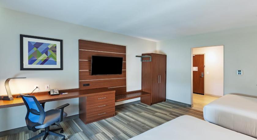 Holiday Inn Express & Suites Tulsa South - Woodland Hills