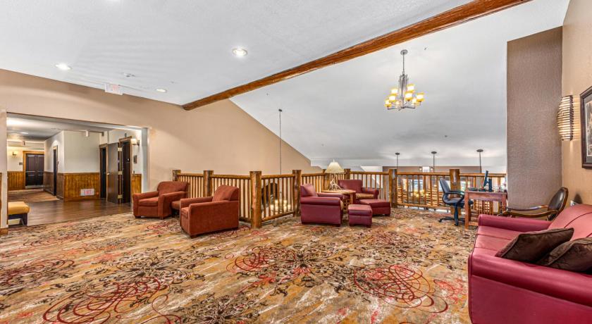 a living room filled with lots of furniture, The Estes Park Resort in Estes Park (CO)