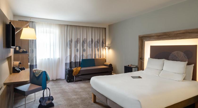 Image of Executive Room 1 Queen bed and convertible Sofa 0