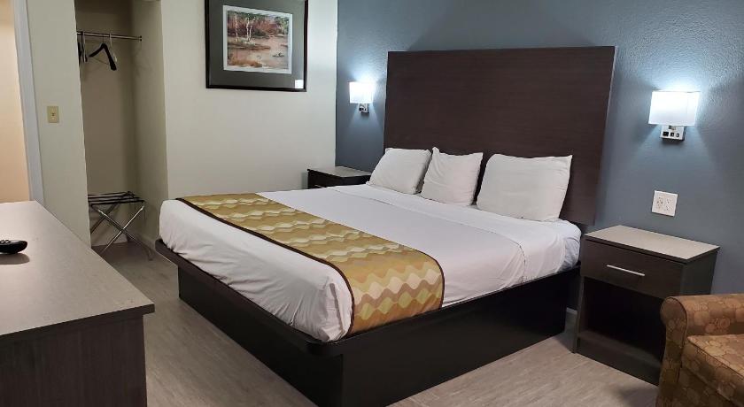 Days Inn by Wyndham Lawton photo