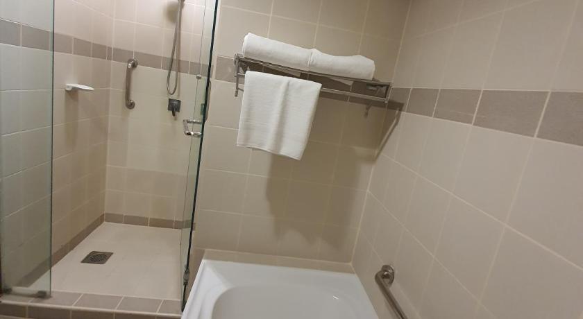 Crown Regency Serviced Suites photo
