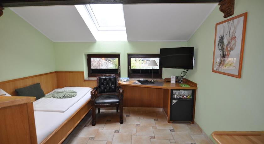 Image of Single Room with Bathroom 6