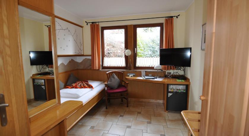 Image of Single Room with Bathroom 4