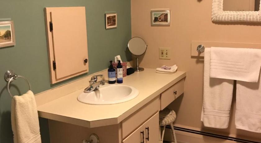 Maplecroft Bed & Breakfast photo