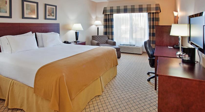 Holiday Inn Express and Suites Wichita Airport