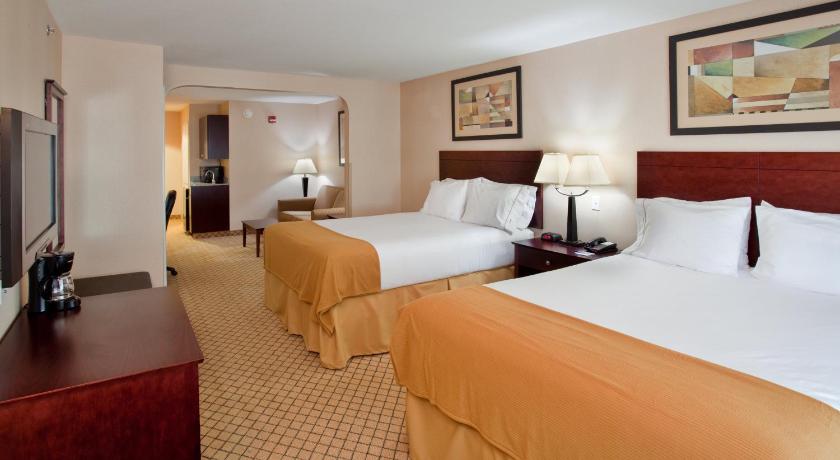 Holiday Inn Express and Suites Wichita Airport