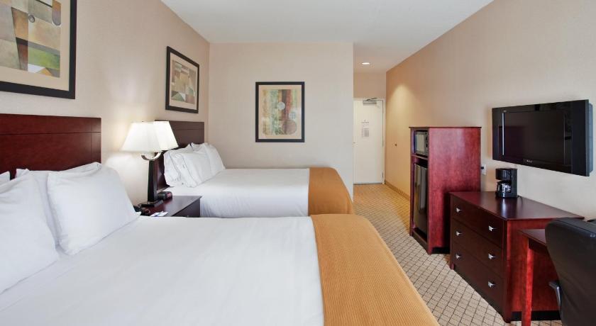 Holiday Inn Express and Suites Wichita Airport