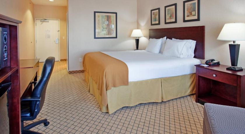 Holiday Inn Express and Suites Wichita Airport