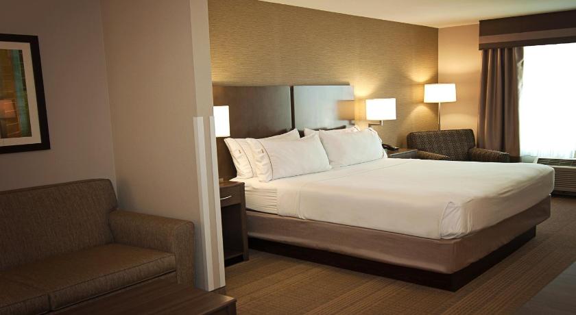 Holiday Inn Express & Suites Wichita Northeast