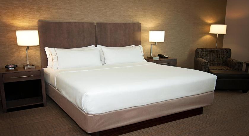Holiday Inn Express & Suites Wichita Northeast