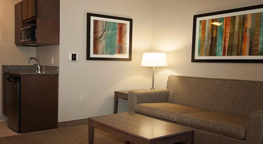 Holiday Inn Express & Suites Wichita Northeast