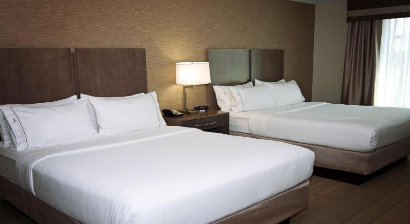 Holiday Inn Express & Suites Wichita Northeast