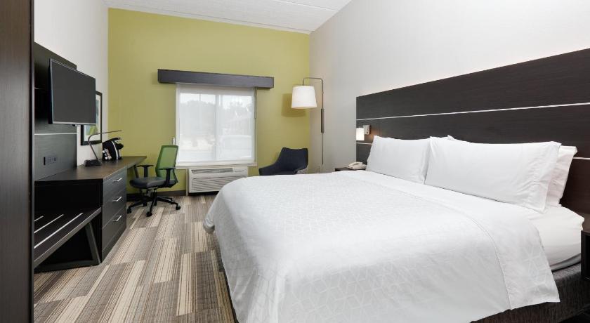 Holiday Inn  Express And Suites Dublin photo