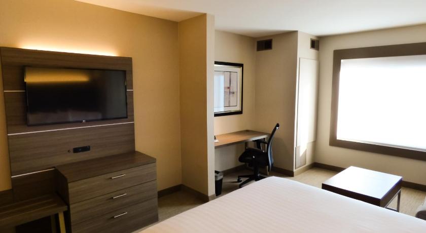 Holiday Inn Express & Suites Plymouth - Ann Arbor Area