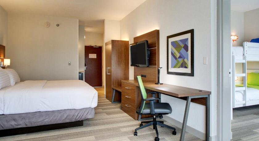 Holiday Inn Express & Suites Aurora - Naperville