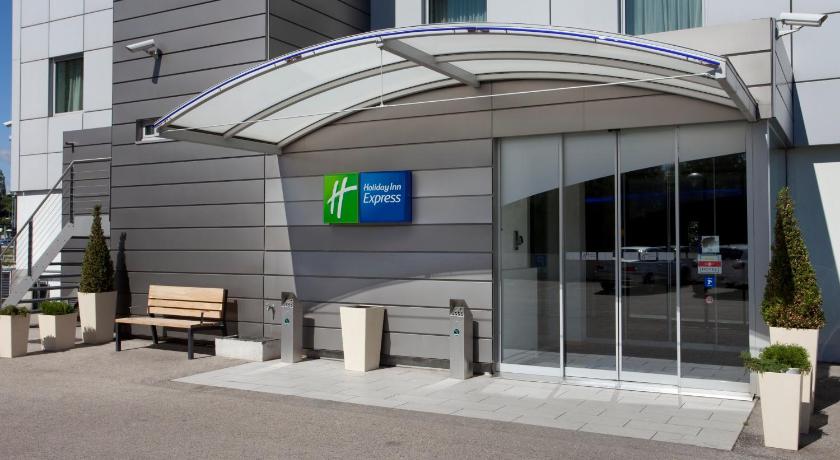 Holiday Inn Express Geneva Airport photo