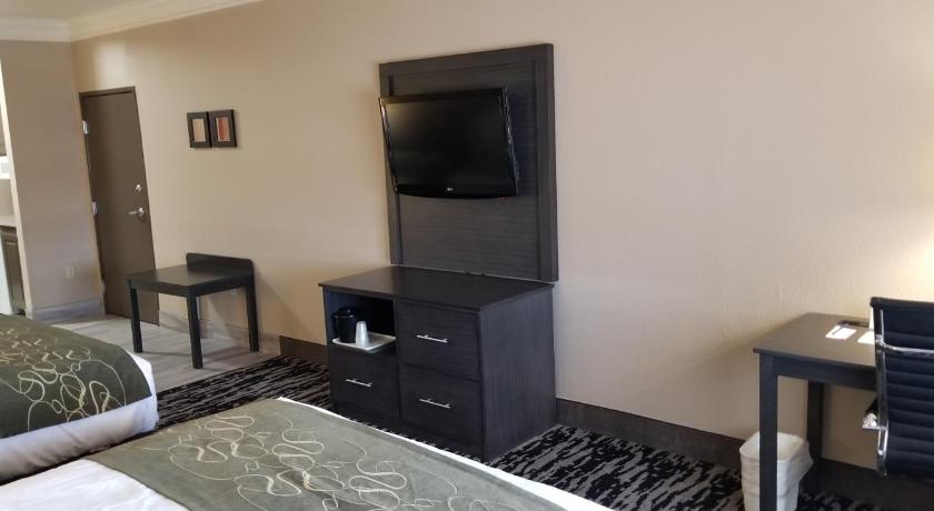 Image of 2 Queen Beds, Suite, Nonsmoking, Accessible 10