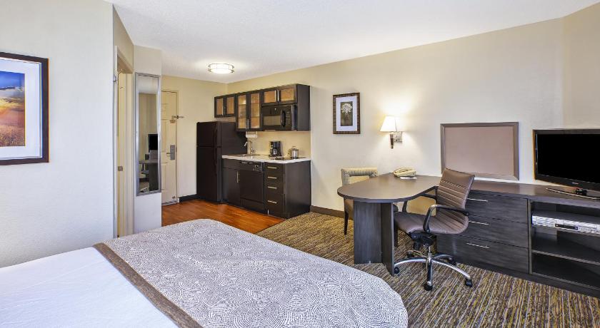 Candlewood Suites Indianapolis Northeast