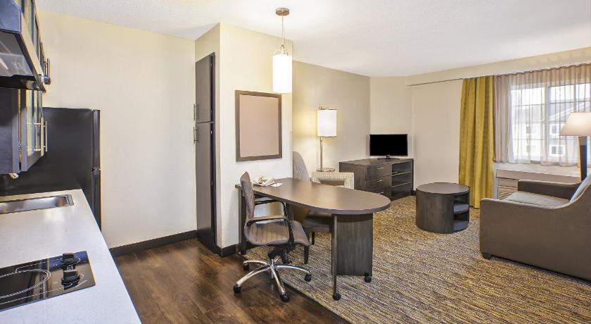 Candlewood Suites Indianapolis Northeast