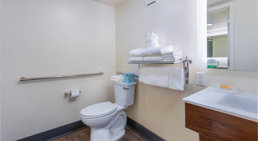 Image of 2 Queen Standard Communications Accessible Roll Shower 9