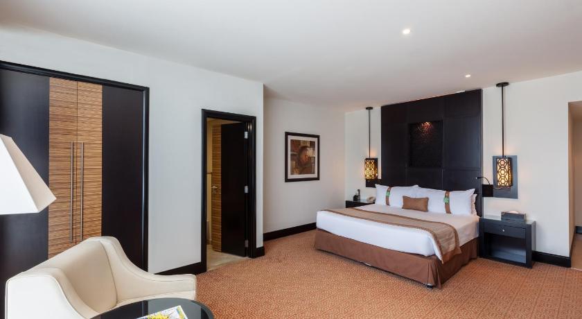 Holiday Inn Dubai Al Barsha photo