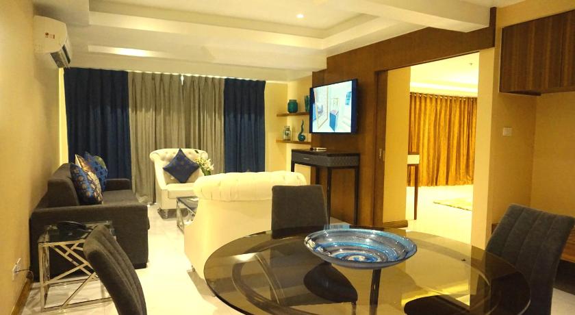 Image of Admiral Suite with one king bed 7