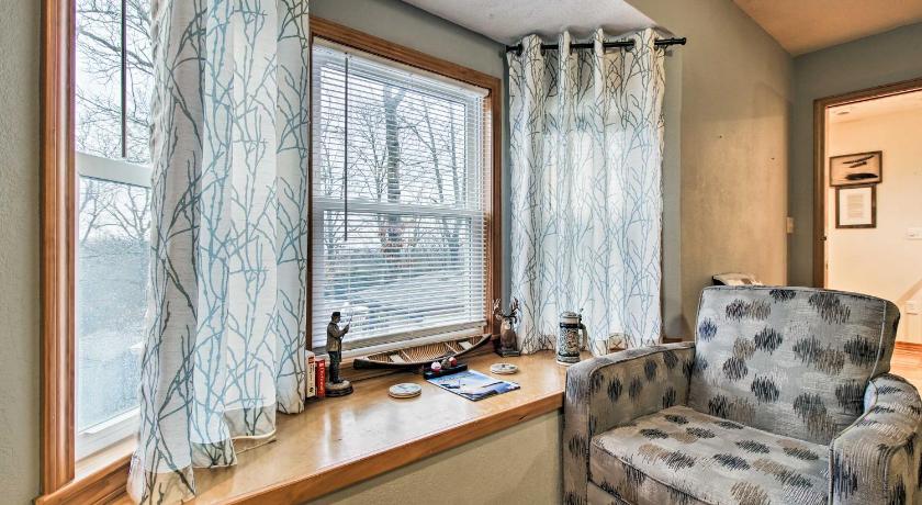 Stockton Lake Escape with Kitchen, Half Mile to Lake photo